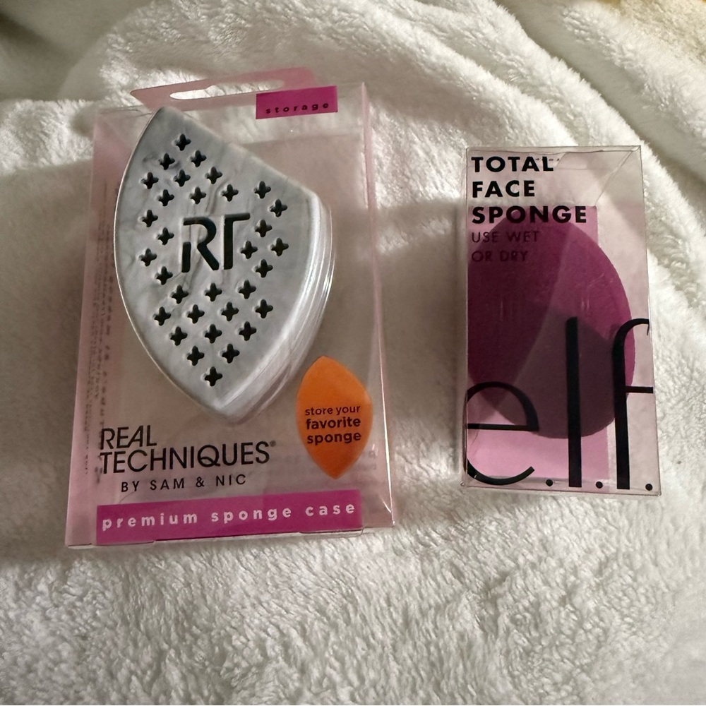 Real Techniques Premium Sponge Case

E.L.F. Total Face Sponge